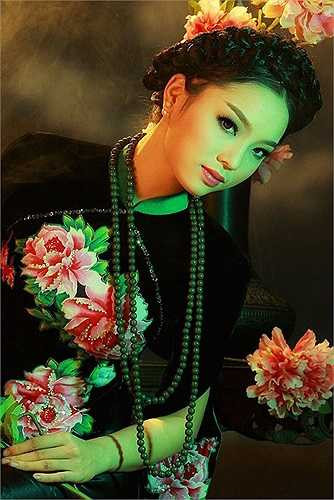 Bên cạnh đó, Nguyễn Cao Kỳ Duyên cũng khiến nhiều người ngưỡng mộ với thành tích học tập đáng nể.