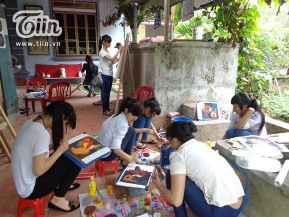 Lớp dạy vẽ ở vùng quê nghèo đỗ đại học 90%