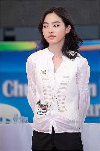 Cô không chỉ tài năng mà còn vô cùng xinh đẹp.