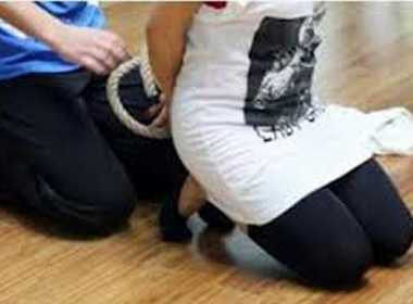 Nợ tiền cá độ bóng đá, một phụ nữ bị bắt cóc nhiều ngày