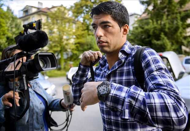 Luis Suarez đến dự phiên tòa
