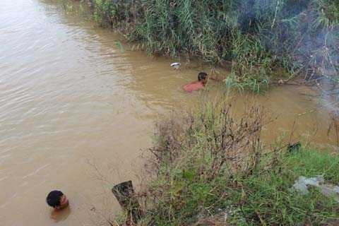 Cát Tường, chị Huyền, Thuê thợ lặn, lưới quét, tìm phần đầu, thẩm mỹ viện