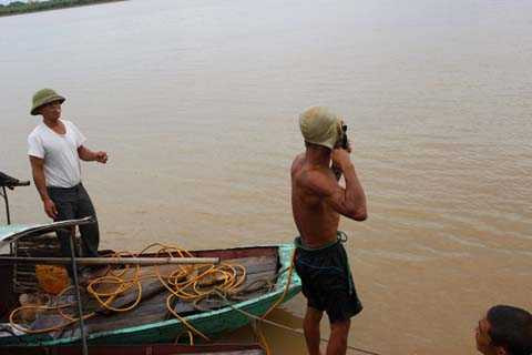 Cát Tường, chị Huyền, Thuê thợ lặn, lưới quét, tìm phần đầu, thẩm mỹ viện