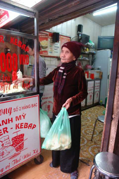 Cụ Rùa, Hồ Gươm, cá hồ Gươm, xin cơm, bánh mì, nuôi cá