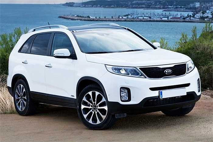 Kia Sorento giá từ 996 triệu đồng: Kia Sorento có thể xem là 'vua option' trong phân khúc này. Xe được trang bị khá nhiều các tính năng cao cấp so với đối thủ. Hàng ghế thứ ba khá thoải mái cho người dưới 1m7. 