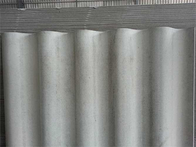 Tuy nhiên, tác hại của amiang và các sản phẩm của chúng đối với sức khỏe của con người và môi trường là một điều rất đáng lo ngại nhất là khi người dân ở Bà Rịa - Vũng Tàu lại tận dụng tấm lợp fibrociment để nuôi hàu.