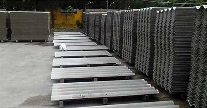 Amiang là chất gây ung thư, ước tính gây ra nửa số ca tử vong do ung thư nghề nghiệp. Tỷ lệ mắc bệnh ung thư phổi, ung thư trung biểu mô cao ở nhóm người tiếp xúc với Amiang trên 30 năm. 