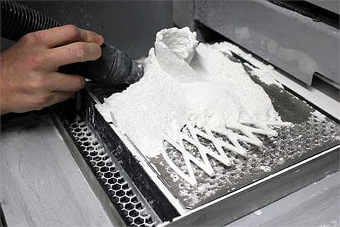 Theo Tổ chức Y tế thế giới, nguyên nhân chính gây bệnh của sản phẩm có chứa amiang đối với sức khỏe con người là do tiếp xúc qua đường hô hấp và qua đường tiêu hóa do nguồn nước nhiễm amiang.