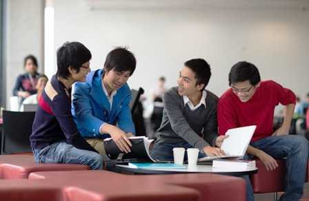 Phan Minh Đức cùng các thí sinh đã tham gia cuộc thi Đường lên đỉnh Olympia.