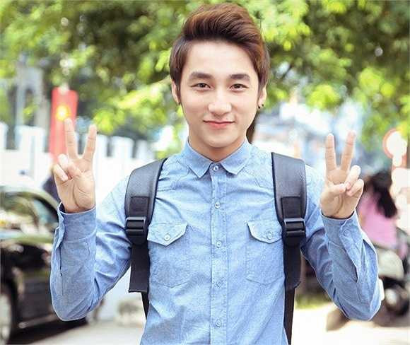 Sơn Tùng MT-P là ca sỹ trẻ chịu nhiều ảnh hưởng trong cách xây dựng hình tượng của các nghệ sỹ Hàn Quốc. Dù vấp phải nhiều ý kiến trái chiều từ dư luận nhưng một sự thật không thể phủ nhận, Sơn Tùng vẫn rất điển trai và sành diệu dù có học hỏi phong cách từ ai. 