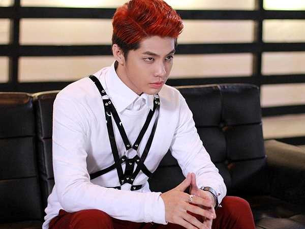 Noo Phước Thịnh thử nghiệm mốt tóc đầu đỏ cam tông xuyệt tông ấn tượng với trang phục