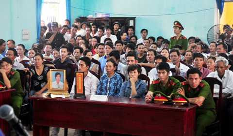 Thua cá độ, mang dao, đi cướp, đâm chết, thai phụ, Đà Nẵng, giết người