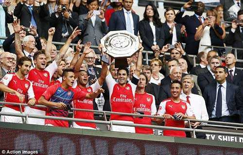 Arsenal có danh hiệu đầu tiên ở mùa giải 2014-15