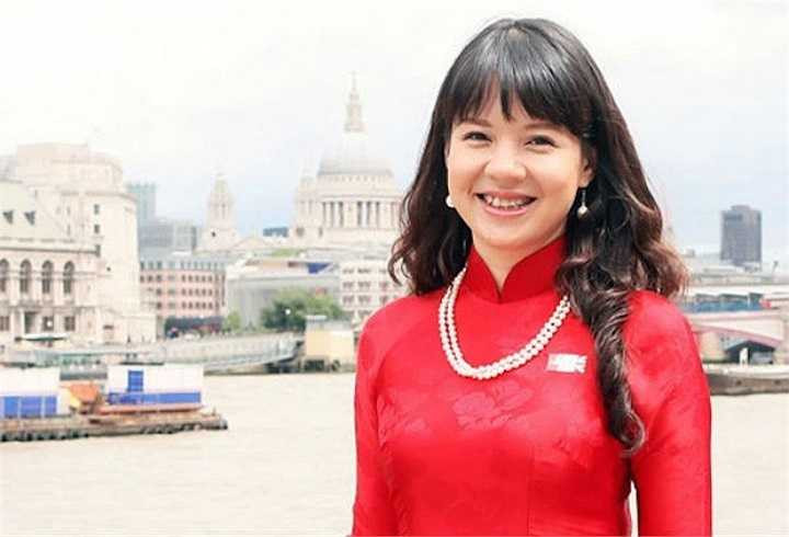 Diễm Quỳnh cũng là một trong những gương mặt người dẫn chương trình được đông đảo khán giả màn ảnh nhỏ yêu mến với lối dẫn dắt thông minh, nhẹ nhàng, khéo léo và nụ cười tỏa nắng cho dù, ở thời điểm hiện tại, chị không còn xuất hiện nhiều trong vai trò này. Diễm Quỳnh bước chân vào ngành truyền hình từ năm 1997, ngay sau khi lấy được bằng thạc sĩ tại Bắc Kinh. Chị đã gắn bó với công việc MC, BTV ở VTV 10 năm cho tới khi VTV6 ra đời. Hiện tại, Diễm Quỳnh là phó trưởng ban VTV6.