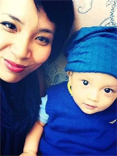 Việc làm báo trong một thời gian dài cũng giúp cô linh hoạt hơn trong việc xử lý các tình huống và đưa ra nhiều thông tin hấp dẫn người nghe. Quyết định làm mẹ đơn thân ở tuổi 30, Thuỳ Minh hiện đang rất hạnh phúc với cậu con trai đầu lòng kháu khỉnh, đáng yêu có tên là Linh Louis.