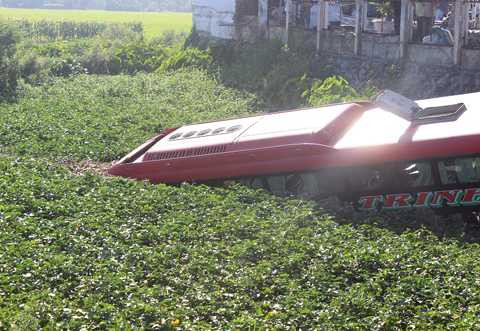 Quảng nam, tai nạn, giao thông, Xe khách, lao xuống ruộng,hành khách, hú vía