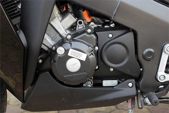 Cung cấp sức mạnh cho xe là khối động cơ 4 thì 149,4 phân khối, làm mát bằng dung dịch, công suất 17,57 mã lực tại 10.500 vòng/phút và mô-men xoắn cực đại 12,66 Nm tại 8.500 vòng/phút, đi cùng hộp số 6 cấp. (Theo Zing)