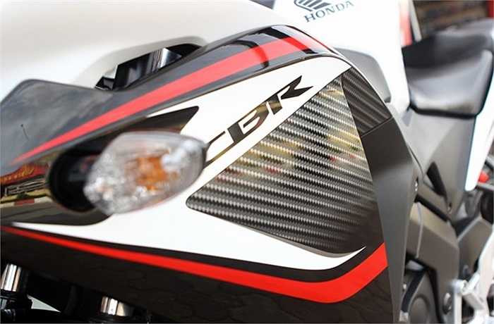 Tem xe mới được thiết kế trẻ trung, hướng tới giới trẻ, nhóm đối tượng chính mà CBR150R nhắm đến. 