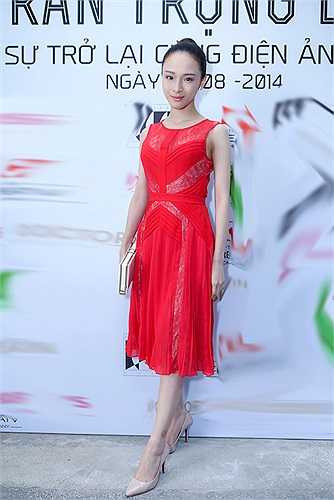 Hoa hậu người Việt tại Nga - Trương Hồ Phương Nga giữ vai trò MC của sự kiện. 