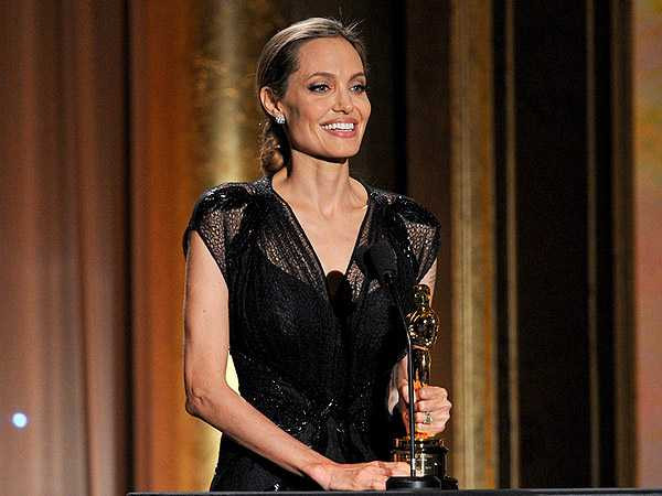 angelina jolie oscar nhan dao