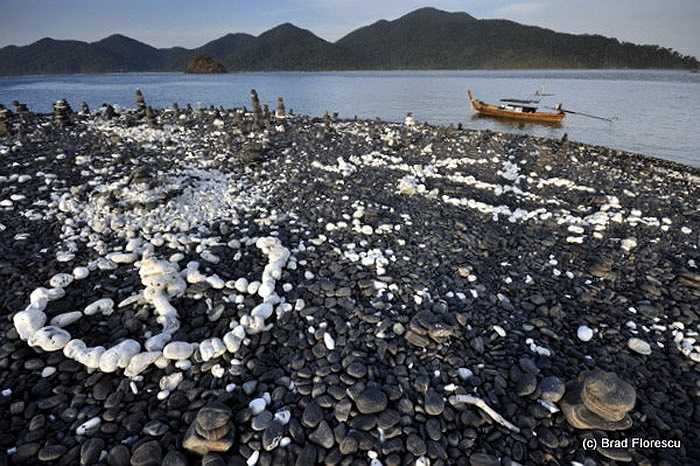 Chỉ cần 20 phút ngồi thuyền là du khách có thể đặt chân tới đảo Koh Hingham.