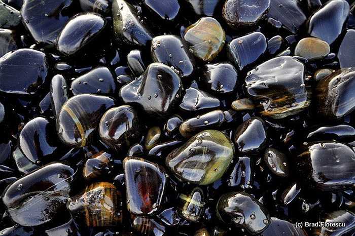 Họ kể rằng, sự có mặt của những viên cuội đen làm mọi thứ trong nhà đảo lộn, không đêm nào được ngủ ngon giấc, thường xuyên gặp ác mộng.