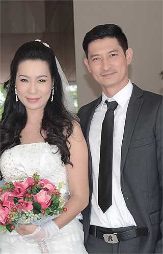 Nhiều khán giả bất ngờ khi thấy những hình ảnh ngọt ngào trong đám cưới của Huy Khánh và Trịnh Kim Chi, trong khi gã Don Juan của showbiz Việt đã ‘bị’ Mạc Anh Thư ‘thuần hóa’ từ lâu. 