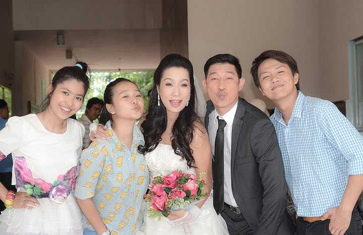 Thực ra, đây chỉ là một trong những hình ảnh trong dự án phim truyền hình dài tập 'Chuyện tình những bà nội trợ'. 