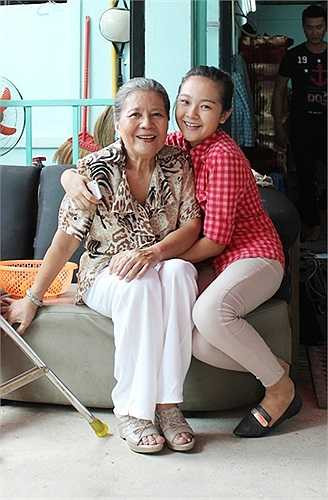 Phim có sự quy tụ của dàn diễn viên Huy Khánh, Trịnh Kim Chi, Lê Bình, Hạnh Thúy, Quốc Cường, Tam Triều Dâng, … và đặc biệt có sự tham gia của ‘bà nội bá đạo’ của 'Vừa đi vừa khóc'.