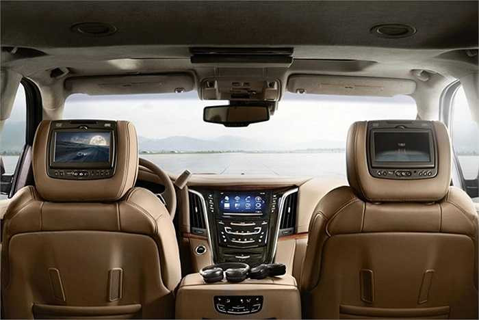 Các tiện ích khác của Cadillac Escalade Platinum 2015 bao gồm: hệ thống giải trí hàng ghế sau đi kèm màn hình 7 inch nằm trên tựa đầu phía trước; màn hình 9 inch bổ sung nằm trên trần xe; hệ thống 4G, camera sau...