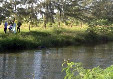 Thi thể nam thanh niên 18 tuổi và bạn gái nổi dưới kênh