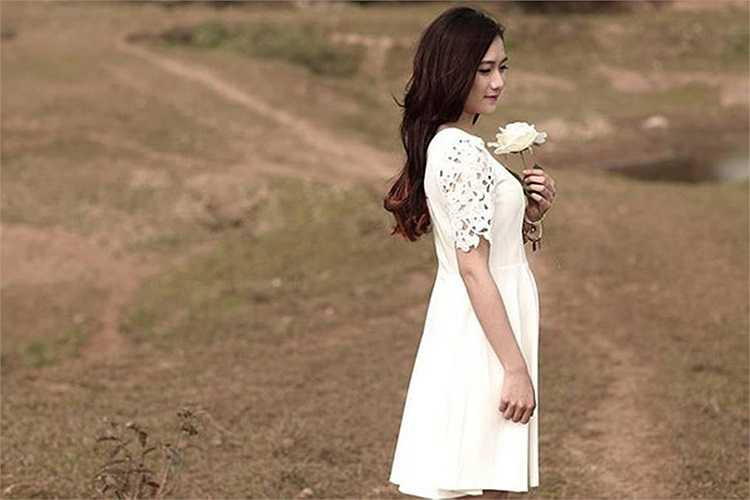 Cô bạn hiện đang là sinh viên năm 2 khoa Quản lý Nhà nước, Học viện Báo chí và Tuyên truyền. Trâm Anh nhận được sự quan tâm khá lớn từ cộng đồng mạng khi trang cá nhân của cô đã có tới hàng trăm nghìn lượt theo dõi.