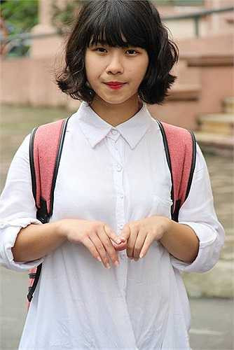 Sương Mai tên đầy đủ là Hoàng Thị Kim Hậu Phúc, hiện đang học lớp Truyền hình K33A2, Học viện Báo chí và Tuyên truyền. Là một cô gái cá tính, xinh đẹp và đa tài, Sương Mai thử sức và thành công ở rất nhiều lĩnh vực như diễn xuất, MC...