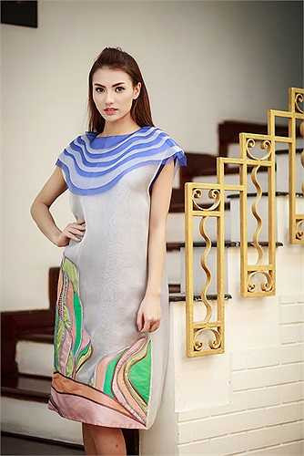 Chân dài đang dần dần thực hiện từng bước trong kế hoạch và hy vọng khán giả cố gắng chờ đợi thêm để đón nhận một Hồng Quế ngoan hiền quay trở lại showbiz.