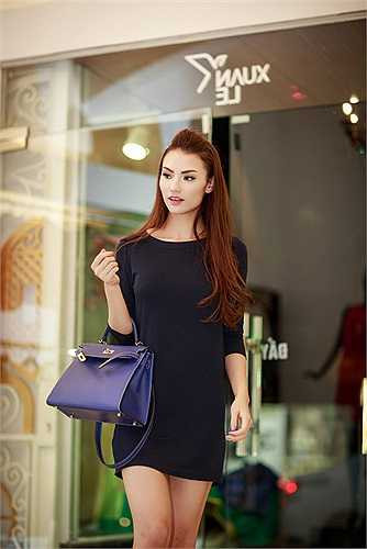 Tuy nhiên sau một năm, dường như chân dài 9x đã không hoàn toàn làm đúng như phát ngôn của mình. 