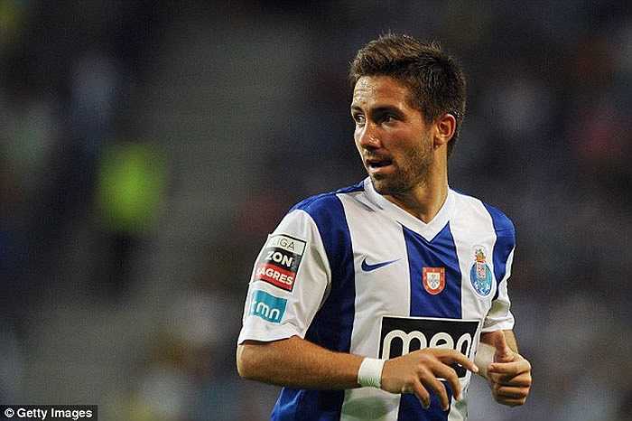 Mùa hè 2013 bận rộn của Porto khi họ chia tay Joao Moutinho sang AS Monaco với giá 22 triệu bảng