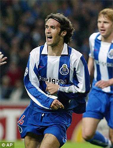 Trước khi kỳ chuyển nhượng năm 2004 đóng cửa, Ricardo Carvalho cũng sang Chelsea với giá kỷ lục 26,4 triệu bảng