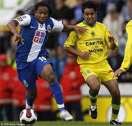 Những quả bom tấn được nối lại vào năm 2007 khi Man Utd chấp nhận chi 27,2 triệu bảng cho Anderson