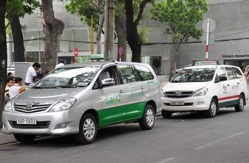 Cấm taxi tỉnh lẻ đón khách tại HN: Quy định khó hiểu
