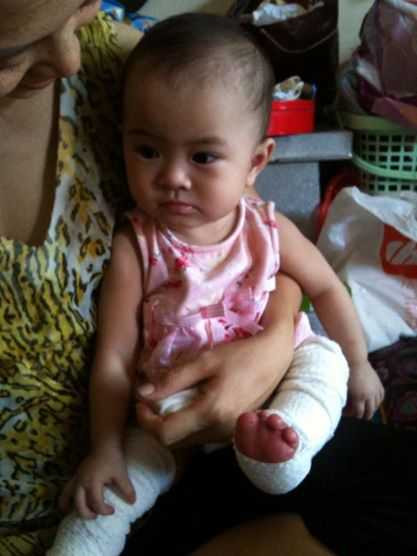 Doanh nhân xinh đẹp nhận nuôi cháu bé chùa Bồ Đề