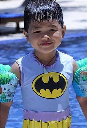  Thậm chí, những hình ảnh đời thường của Diệp Anh hiếm khi xuất hiện trên mặt báo, thỉnh thoảng mới thấy cô chia sẻ trên Facebook cá nhân. Con trai của Diệp Anh thừa hưởng nhiều nét giống mẹ. 