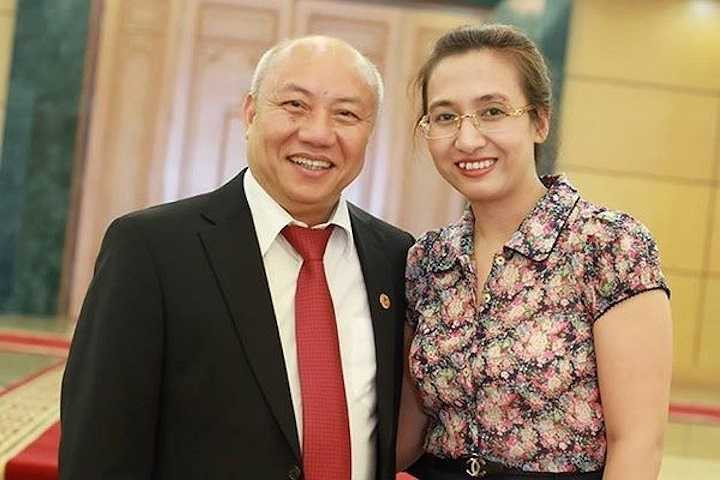 Vân Anh là gương mặt khá quen thuộc với khán giả truyền hình nhiều năm nay. Chị thường xuyên xuất hiện trên bản tin Thời sự 19 giờ. Sinh năm 1975, với kinh nghiệm và tinh thần cầu tiến, chị luôn là BTV - MC hoạt bát, khéo léo trong các chương trình thời sự trực tiếp.