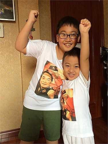 BTV của chương trình Thời sự từng chia sẻ, chị luôn cảm thấy có lỗi với con vì quá bận rộn với công việc nên quỹ thời gian chăm chút hai con trai không nhiều như mong muốn. Nhưng mỗi khi thu xếp được thời gian, hai vợ chồng BTV thời sự Vân Anh thích đưa các con đi du lịch.