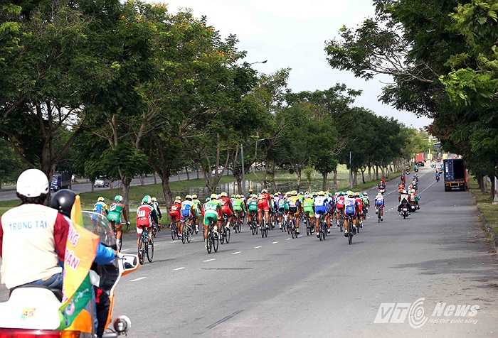 Trên đại lộ Nguyễn Văn Linh