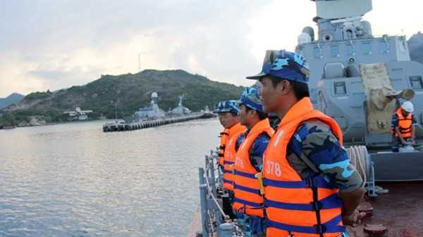 Luyện binh trên tàu pháo tên lửa 'Made in Vietnam'