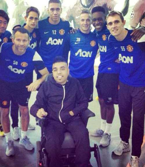 Man Utd bổ nhiệm HLV khuyết tật đầu tiên trên thế giới