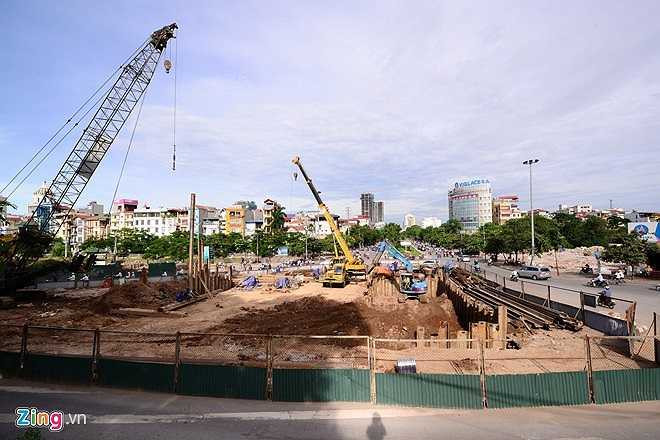 Hiện nay gói thầu 1A xây dựng đường từ Nhật Tân đến Xuân La dài 1,718 m cơ bản đã hoàn thành. Gói thầu hợp phần 2 đoạn từ đầu đường Hoàng Quốc Việt - Bưởi bắt đầu thi công những hạng mục đầu tiên.