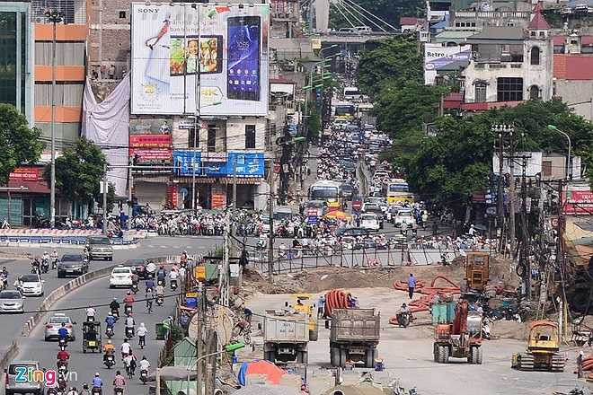 Đoạn từ Tôn Thất Tùng đến phố Vương Thừa Vũ (dài 634m) dự kiến hoàn thành trong quý IV/2015. Đây là điểm nóng về ùn tắc giao thông nhiều năm nay, nhất là vào giờ cao điểm.