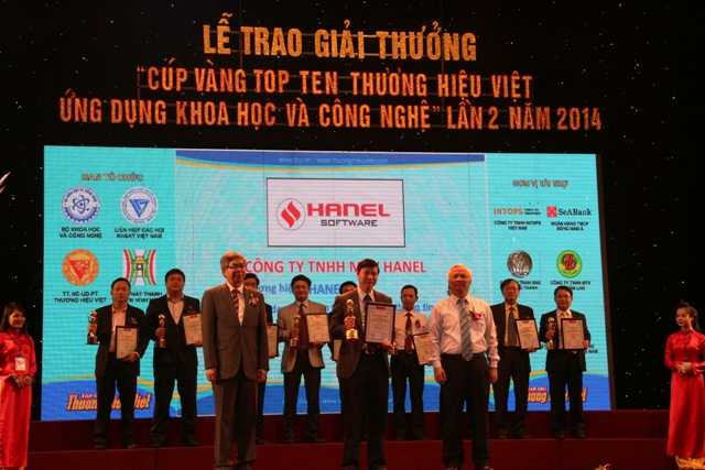 Trao cúp vàng Top ten thương hiệu Việt 2014
