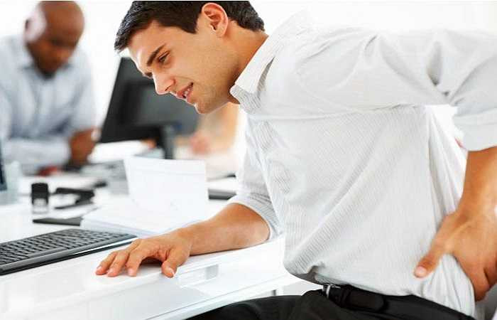 Đau nhức cơ thể: Nhiều người đàn ông trẻ tuổi phàn nàn về việc đau nhức cơ thể. Nó chủ yếu là do lối sống không lành mạnh gây ra đau nhức. Tuy nhiên, nếu cơ thể bạn đau liên tục và dai dẳng, bạn nên đến bác sỹ kiểm tra vì nguy cơ bạn mắc ung thư xương là khá cao.